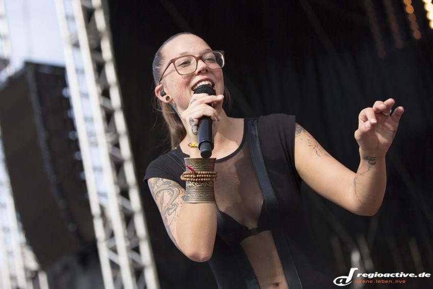 Stefanie Heinzmann (live in Bad Vilbel, 2014)